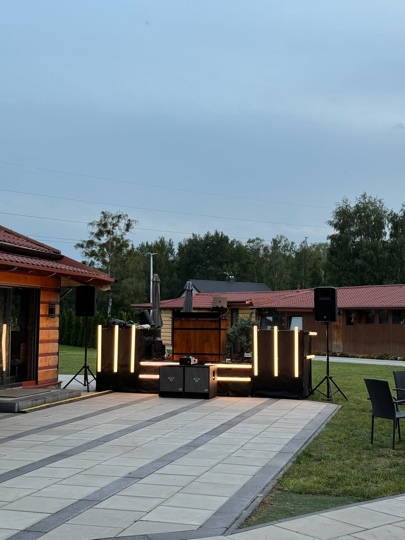 Nagłośnienie i stanowisko DJ na imprezę plenerową